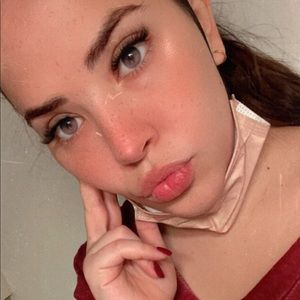 Meet your Posher, Stephany